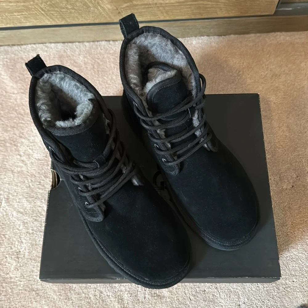 MEN’S HARKLEY UGG BOOTS SHEEPSKIN LINING - BLACK - SIZE 9 BNWT